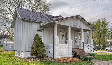 111 N Jackson St, Oakland City, IN 47660
