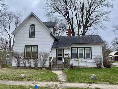 1129 Monroe St, Rochester, IN 46975