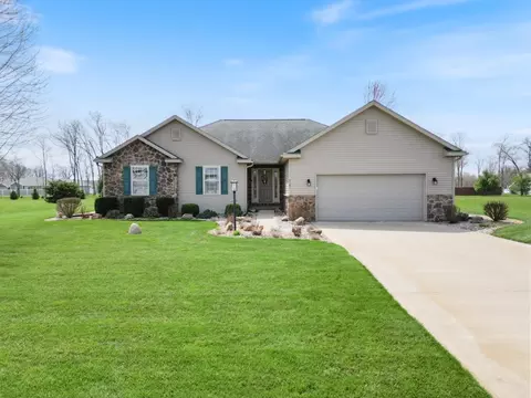 2587 E Sage Dr, Warsaw, IN 46582