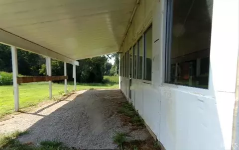 Exterior - 1000 Upper Upton Rd, Mount Vernon, IN 47620 photo 5 of 7