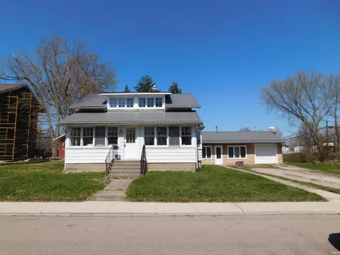 109 4th St, Winona Lake, IN 46590