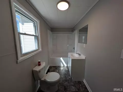 Bath - 422 N 7th St, Mitchell, IN 47446 photo 1 of 3