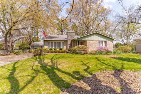 8320 Newburgh Rd, Evansville, IN 47715