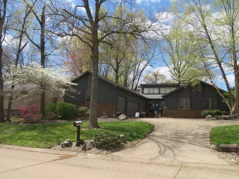 6640 Green Hill Dr, Evansville, IN 47711