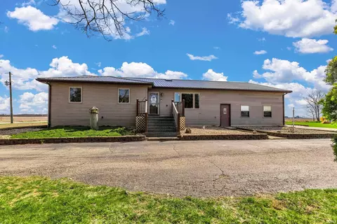 104 S Meridian Rd, Rochester, IN 46975