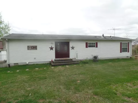 8968 E Oak Hill Dr, Bloomfield, IN 47424