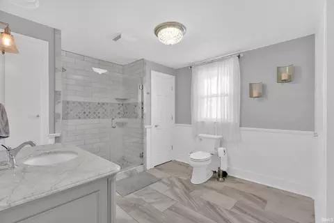 Bath - 703 W Brook St, Mitchell, IN 47446 photo 3 of 4