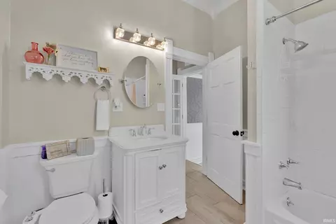 Bath - 703 W Brook St, Mitchell, IN 47446 photo 2 of 4