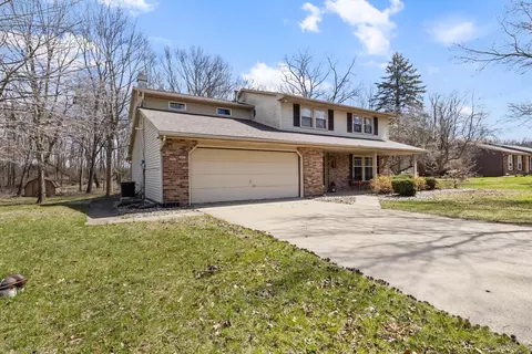 2288 S Southwood Dr, Warsaw, IN 46580
