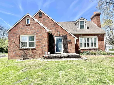 111 S Gibson St, Oakland City, IN 47660