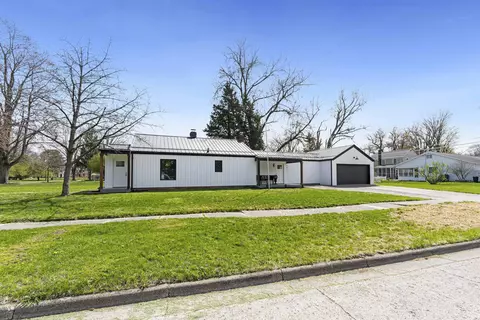 2417 Indian Village Blvd, Fort Wayne, IN 46809
