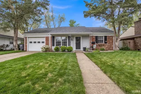 5808 Whitethorne Dr, Evansville, IN 47710