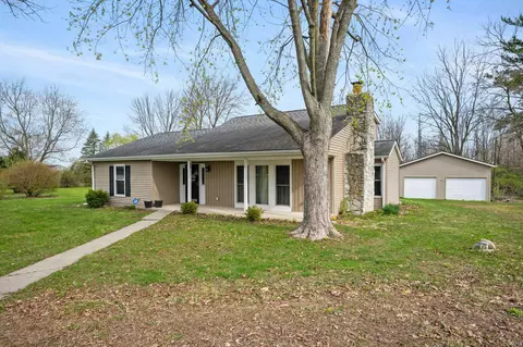 7010 W Edgewood Dr, Yorktown, IN 47396