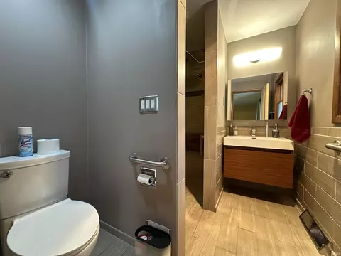 Bath - 4822 E Ridgewood Dr, Bloomington, IN 47401 photo 2 of 3