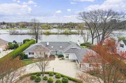 54536 Meadow Bank Ln, Elkhart, IN 46514