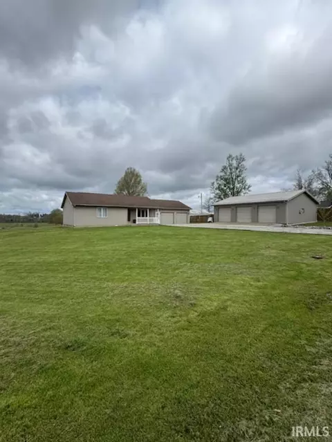 995 N 1300w Rd, Linton, IN 47441