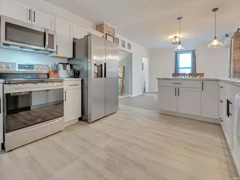 Kitchen - 702 E 5th St, Auburn, IN 46706 photo 2 of 3