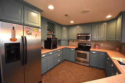 Kitchen - 1462 E Commander Ct, Bloomington, IN 47401 photo 4 of 4