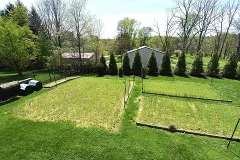 Exterior - 1462 E Commander Ct, Bloomington, IN 47401 photo 9 of 10