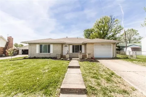 2912 Saratoga Dr, Evansville, IN 47715