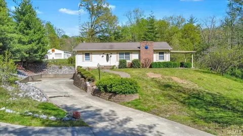 1066 S Yankeetown Rd, Boonville, IN 47601