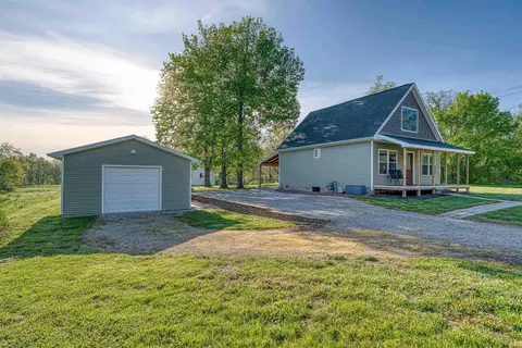1022 E New Hope Rd, Boonville, IN 47601