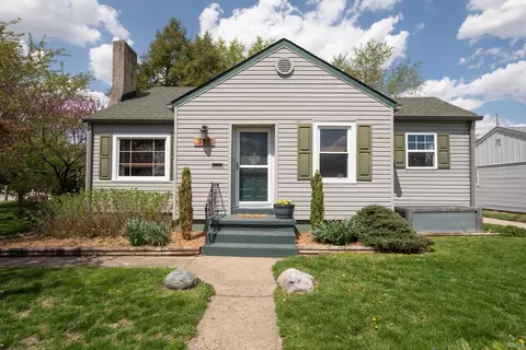 302 Hemlock Dr, Frankfort, IN 46041