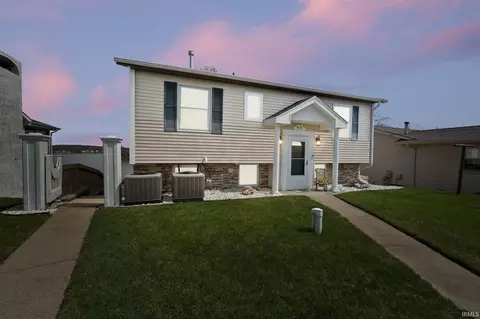 1345 Hilltop Dr, Rome City, IN 46784