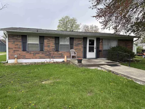 102 S Cobb St, Pine Village, IN 47975
