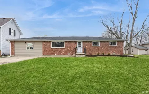 828 N 13th St, Elwood, IN 46036