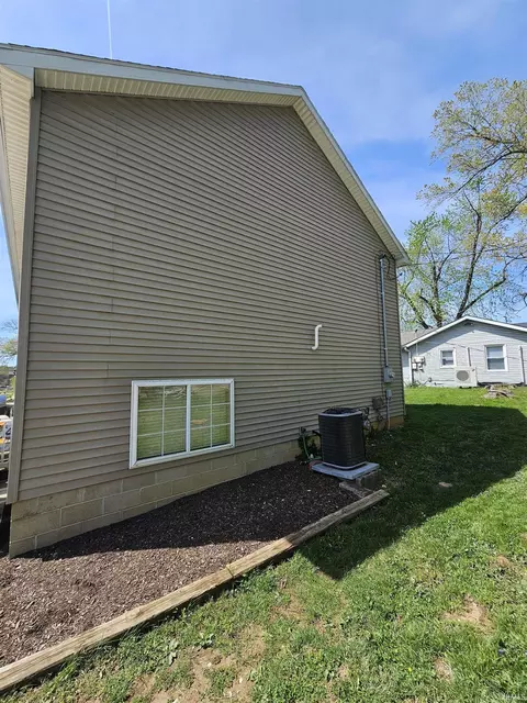 201 E 19th St, Bloomington, IN 47408 photo 3