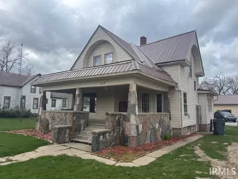 317 E Lk, Topeka, IN 46571