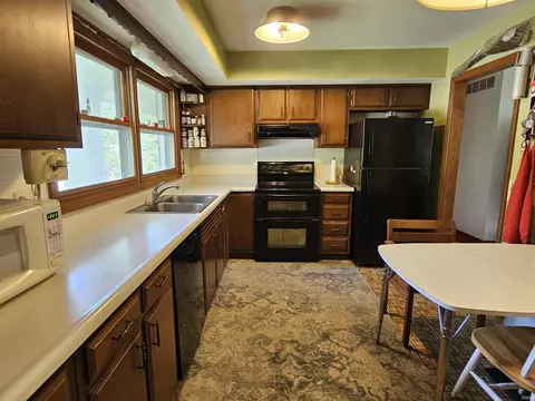 Kitchen - 2402 E Rock Creek Dr, Bloomington, IN 47401 photo 2 of 2