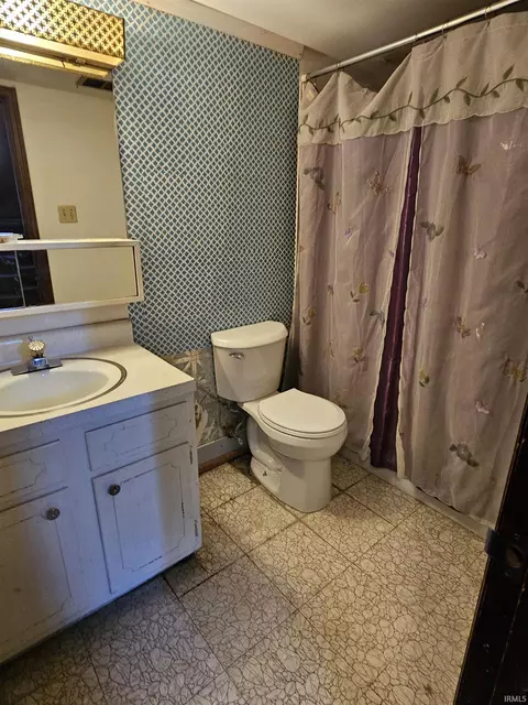 Bath - 2402 E Rock Creek Dr, Bloomington, IN 47401 photo 3 of 3