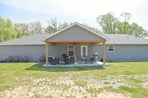 Exterior - 729 Thompson Ln, Mitchell, IN 47446 photo 8 of 9