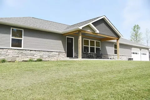 Exterior - 729 Thompson Ln, Mitchell, IN 47446 photo 2 of 9