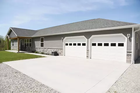Exterior - 729 Thompson Ln, Mitchell, IN 47446 photo 3 of 9