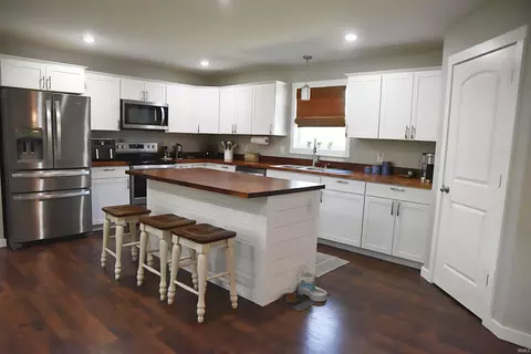 Kitchen - 729 Thompson Ln, Mitchell, IN 47446 photo 2 of 4