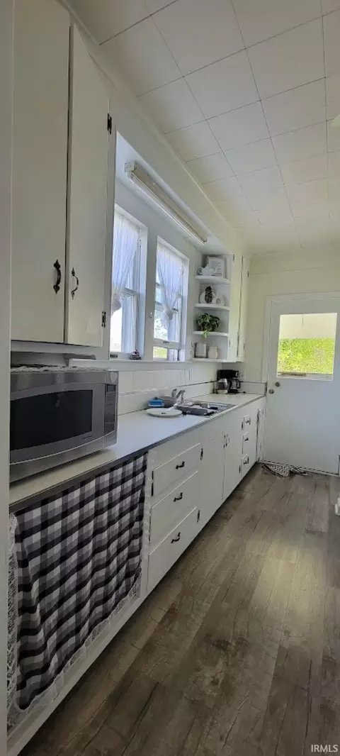 402 E William St, Washington, IN 47501 photo 2