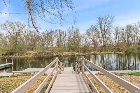 160 Lane 220 Turkey Lk, Hudson, IN 46747