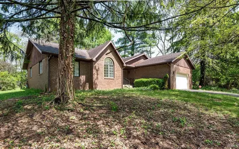 2405 E Queens Way Dr, Bloomington, IN 47401 photo 2