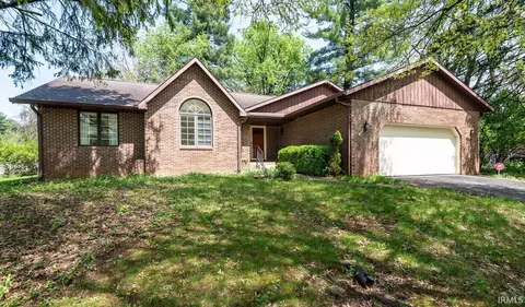 2405 E Queens Way Dr, Bloomington, IN 47401 photo 1