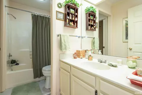 2638 E Windermere Woods Dr, Bloomington, IN 47401 photo 14