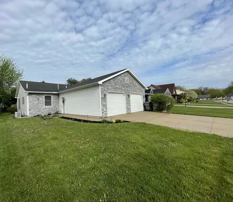 1374 Maple Ln, Nappanee, IN 46550 photo 1