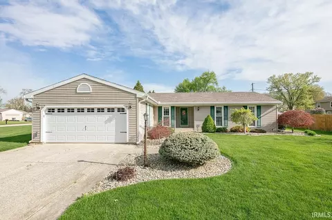 23447 Crestwood Dr, Elkhart, IN 46514