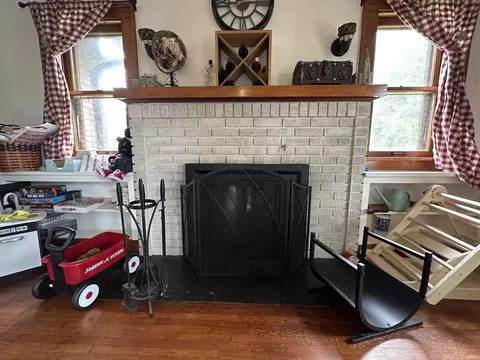 Living - 2109 P St, Bedford, IN 47421 photo 2 of 3