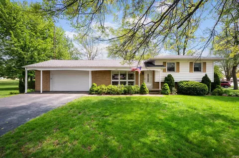 103 Briar Rd, Hartford City, IN 47348