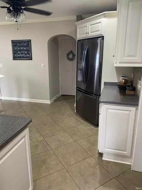 659 Hendricks St, Berne, IN 46711 photo 12
