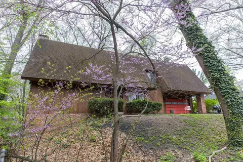 16836 Edinburg Ln, South Bend, IN 46635