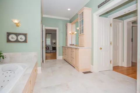 Bath - 13 Rolling Ridge Ct, Jasper, IN 47546 photo 2 of 3